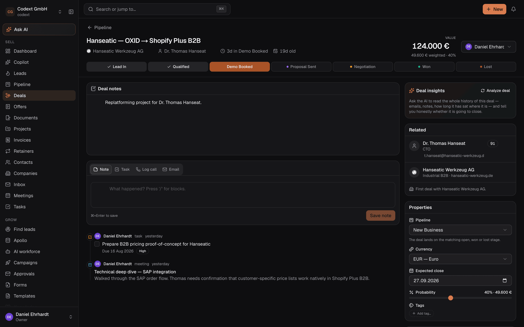 Deal detail view with stage progression, properties and AI insight panel.